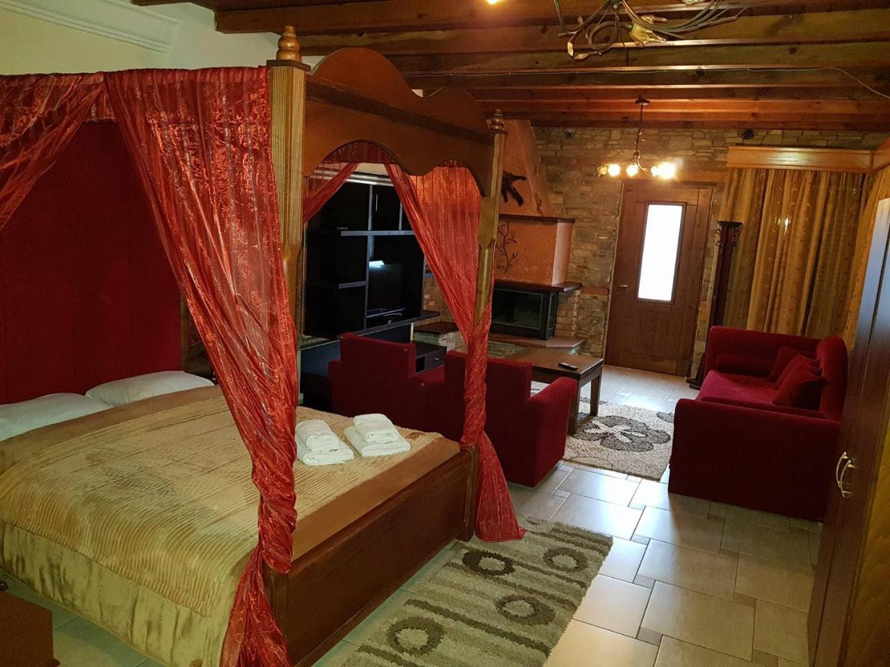 Hotel Παραδοσιακο Káto Loutrákion Eksteriør billede