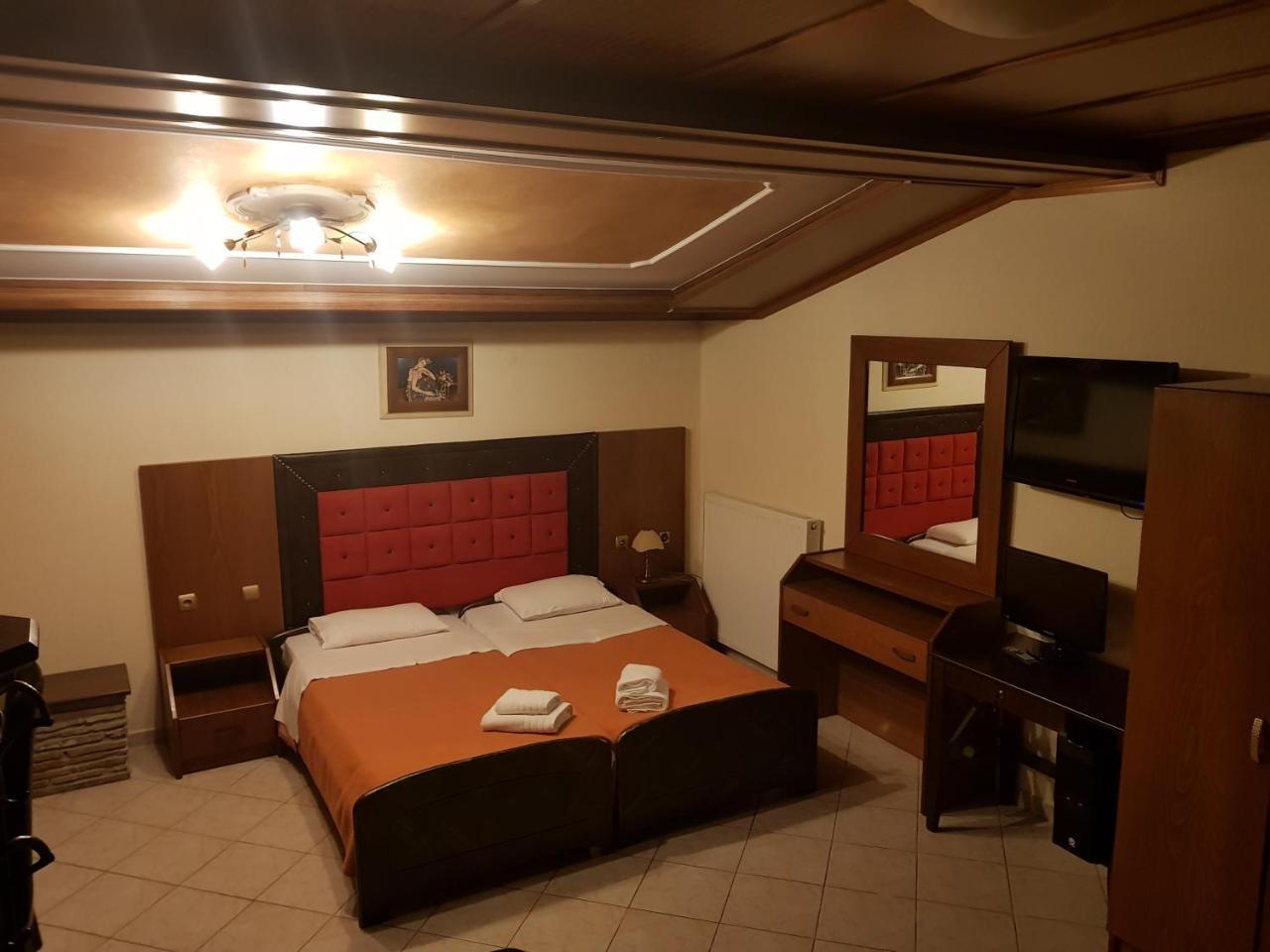 Hotel Παραδοσιακο Káto Loutrákion Eksteriør billede
