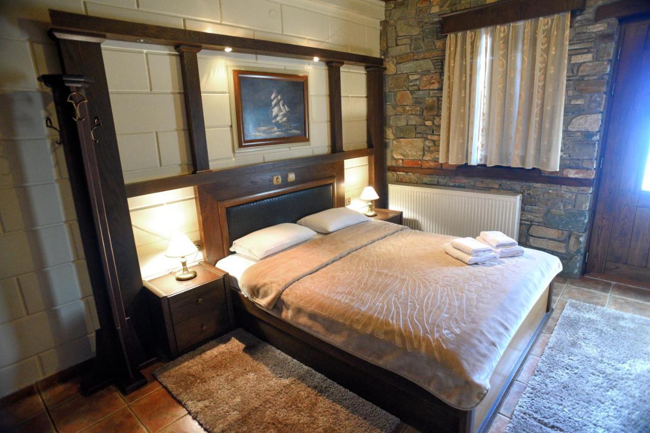 Hotel Παραδοσιακο Káto Loutrákion Eksteriør billede