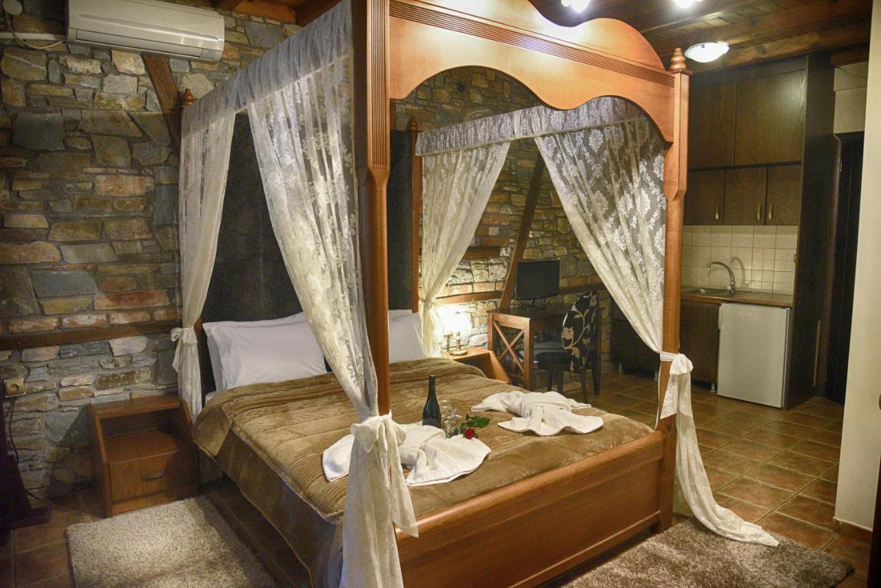 Hotel Παραδοσιακο Káto Loutrákion Eksteriør billede